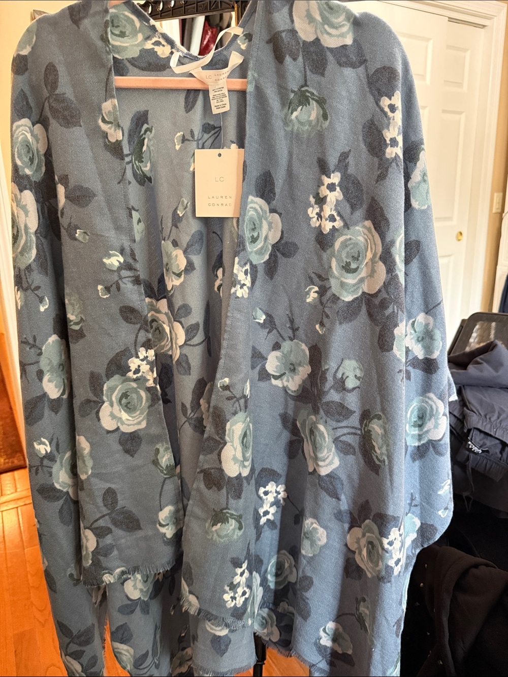 Lauren Conrad blue floral Ruana NWOT one Sz